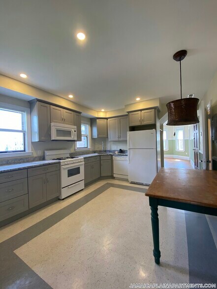 Building Photo - 18 Haverford St