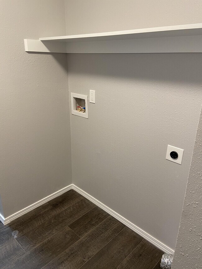 Building Photo - 507 W Broadway St