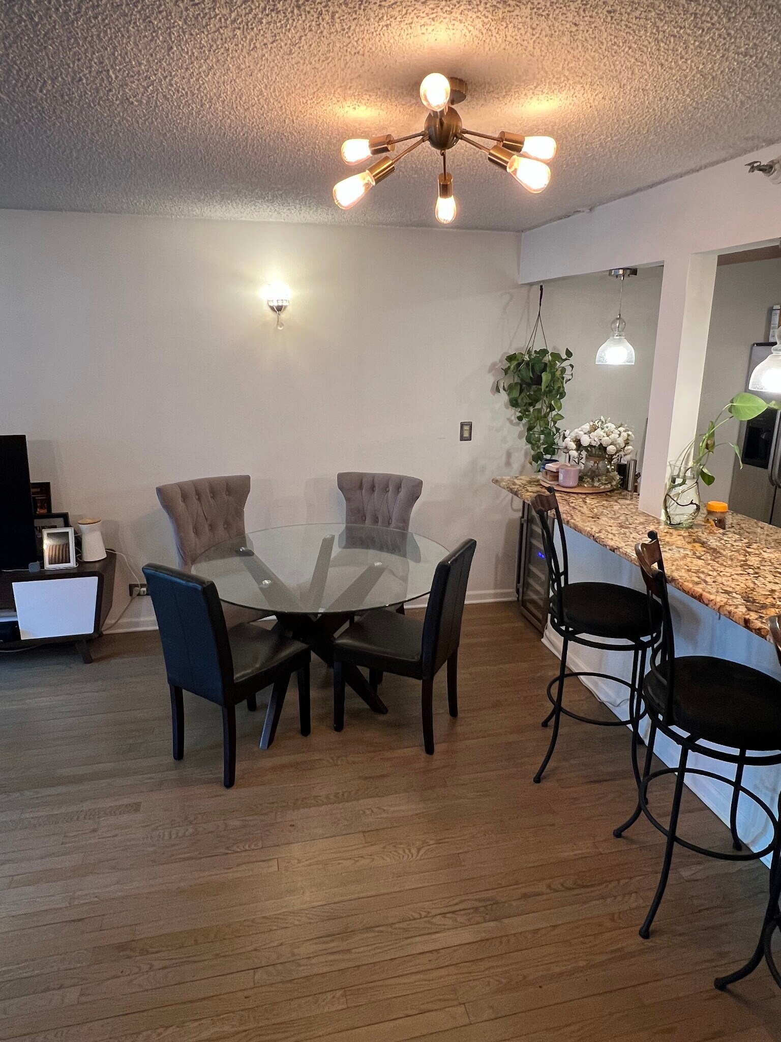 LivingSpace - 200 N Dearborn St