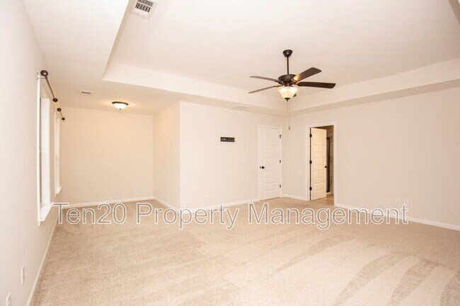 Building Photo - 9843 N Ivy Park Dr
