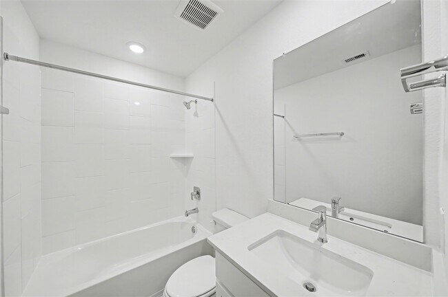 Building Photo - 3930 Langridge Dr