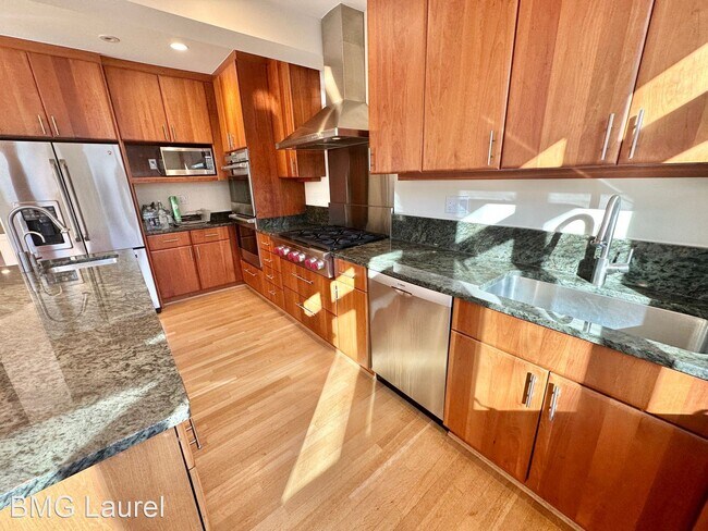 Building Photo - 4 br, 3.5 bath House - 2910 Cortland Pl NW