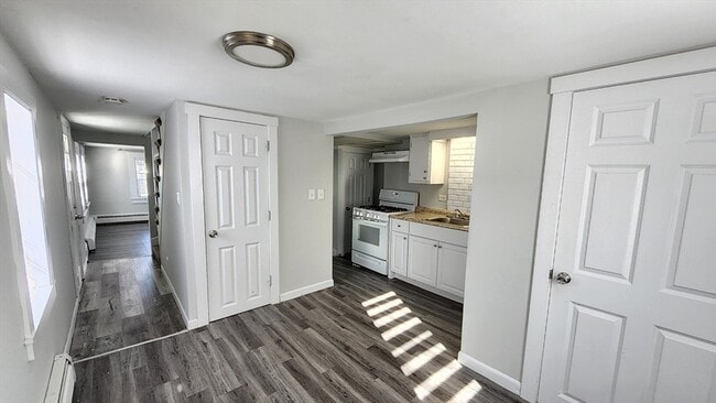 Building Photo - 121 N Main St