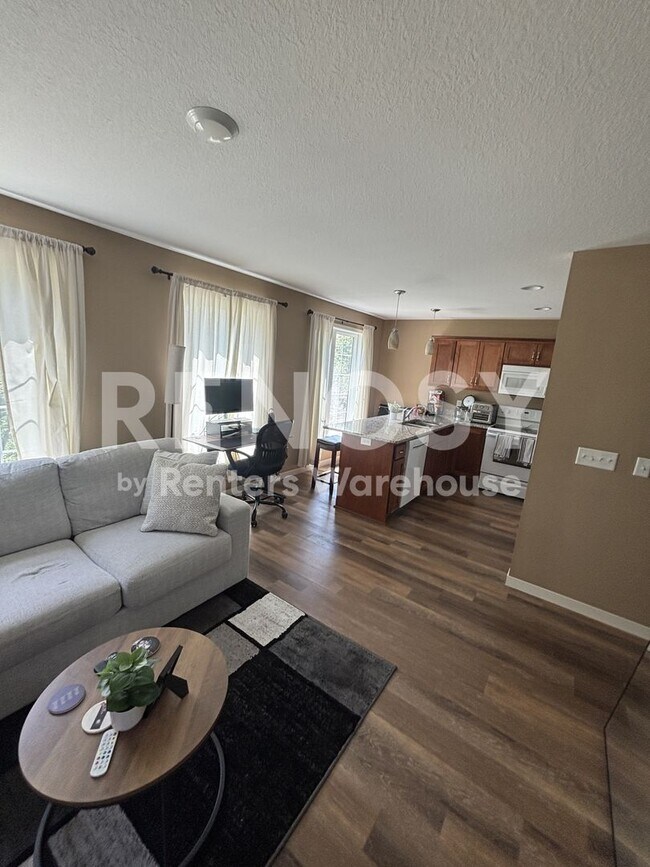 Building Photo - Available now - 1 Bedroom 1 Bath Condo in Golden Valley