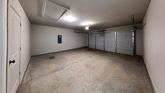 Building Photo - Beautiful 4 Bedroom 2 Bathroom Corner Lot ...