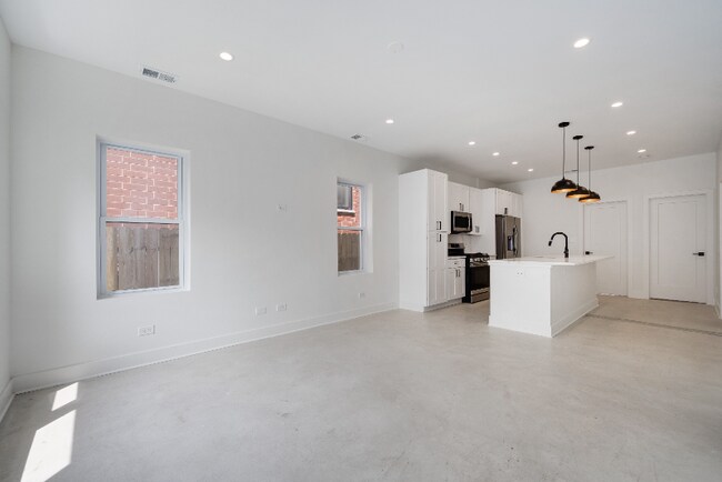 Building Photo - 1472 W Ohio St