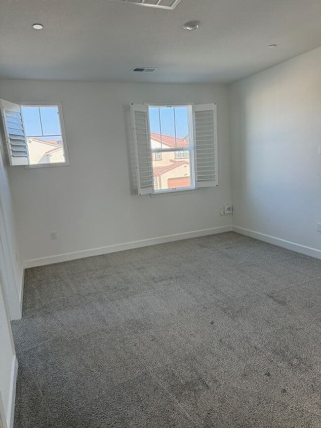 Building Photo - Beautiful home in Northlake!