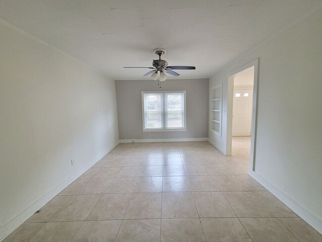 Building Photo - 369 Lincoln Ave