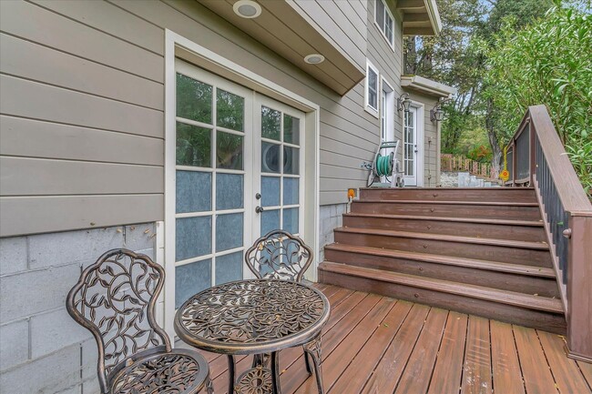 Building Photo - 16101 Matilija Dr