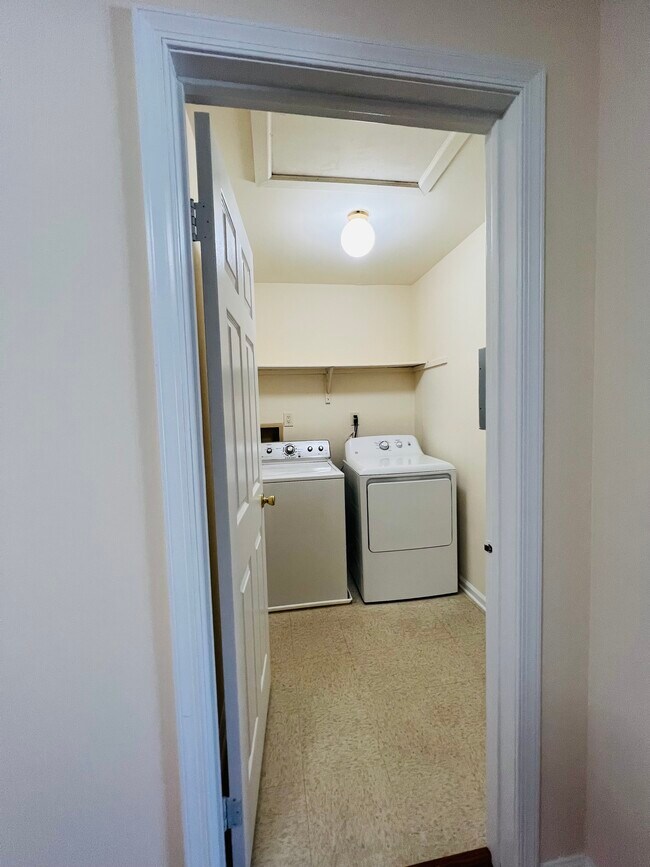 Laundry Room - 25 Balboa Ln