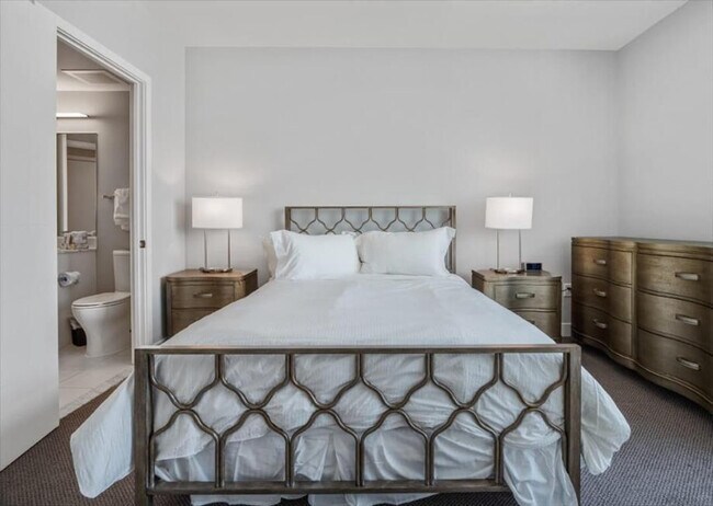 Building Photo - 4836 Rugby Ave