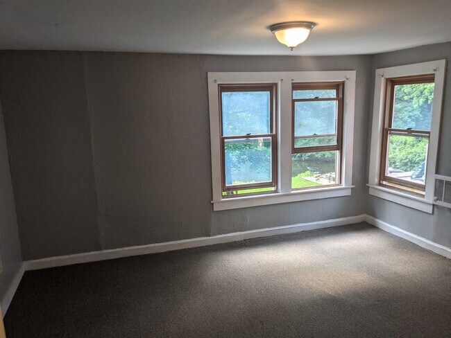 Building Photo - 1943 New Hackensack Rd