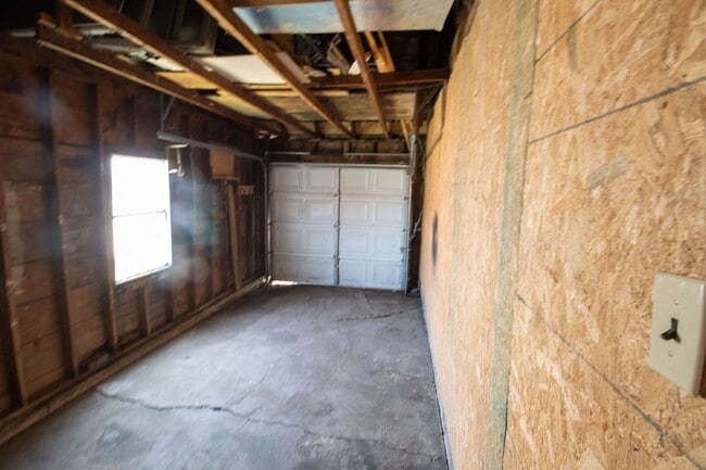 Building Photo - 2 bed 1 bath w loft