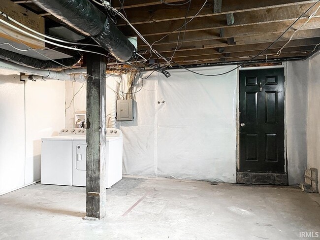 Building Photo - 519 S Swain Ave