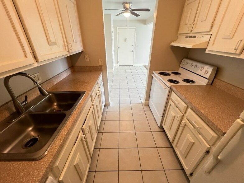 Primary Photo - 4401 S 27th St