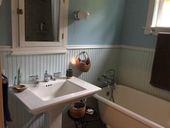 Building Photo - 211 East St