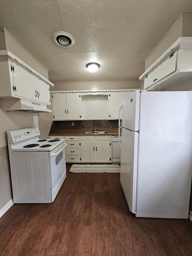 Building Photo - (3) Bed/(1) Bath in Core Norman! Pet Negotiable!