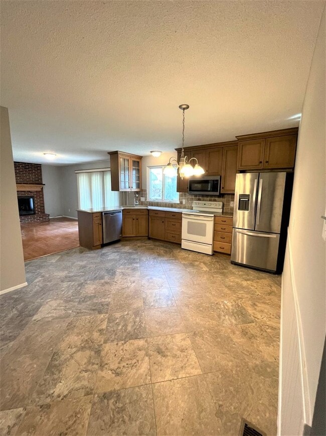 Building Photo - Charming 3 Bed/2 Bath Brick Ranch Home in ...