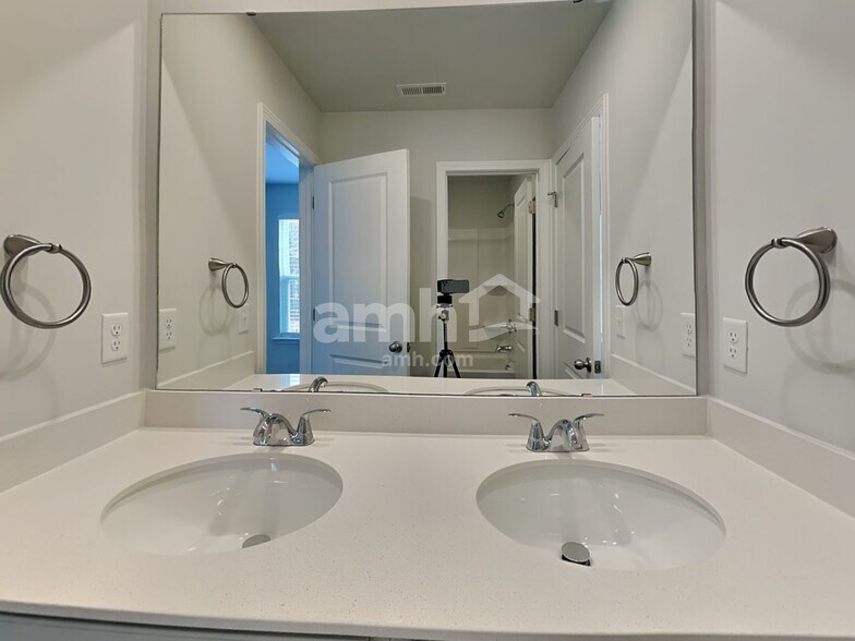 Building Photo - 3980 Zepelin Wy