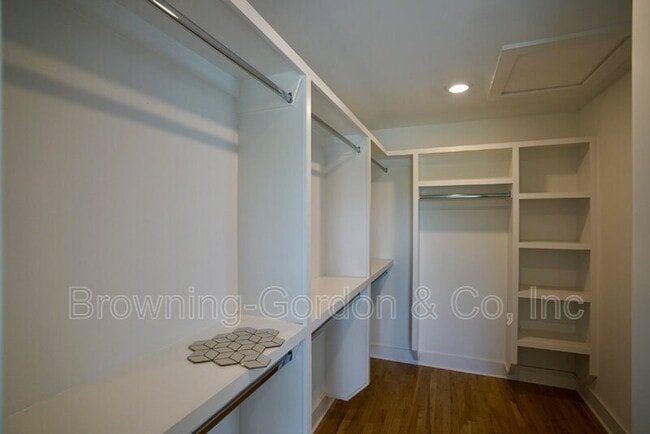 Building Photo - 2900 Torbett St
