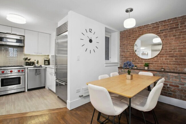 Building Photo - 125 E 83rd St