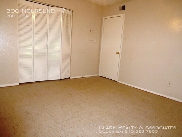 Building Photo - 300 Moursund Blvd. #1, San Antonio, TX. 78221