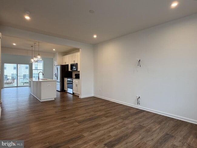 Building Photo - 453 Husky Trl