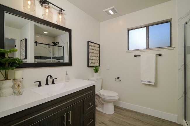 Building Photo - GORGEOUS REMODELED 3 BED CONDO IN GATE COM...