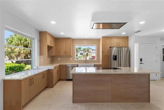 Building Photo - 114 8th St