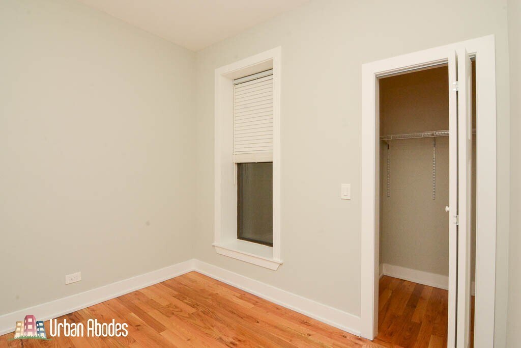 Building Photo - 636 W Oak St