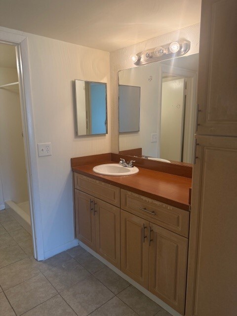 master bath - 21955 Tidewater Ter