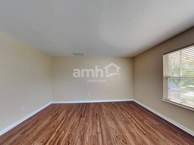 Building Photo - 10850 Chestnut Heath Court