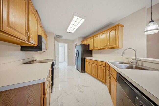 Building Photo - 1535 Breamstone Ridge