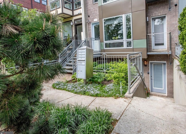Building Photo - 2214 11th St NW