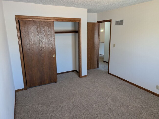 Building Photo - 2215 Mirwyn Ct