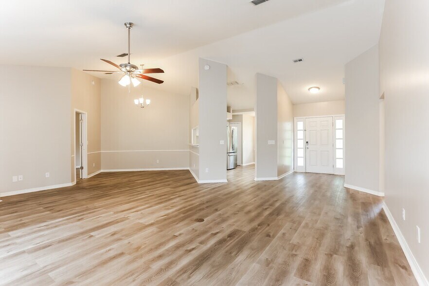 Building Photo - 8181 Loch Lomond Ln