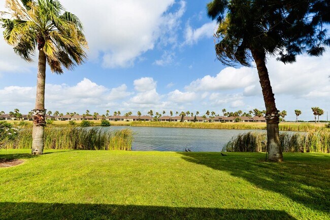 Building Photo - 10 Golf House Rd