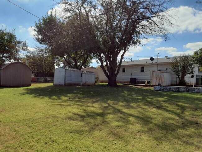 Building Photo - 1214 Glidewell Ave