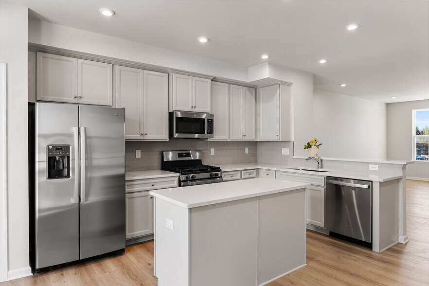 Building Photo - 10 Sidney Ln