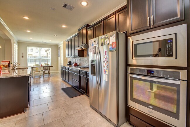 Building Photo - 25710 Oakwood Knoll Dr