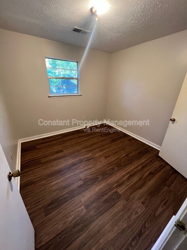 Building Photo - 712 English St