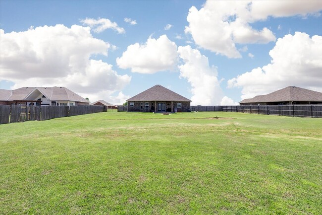 Building Photo - 8398 SW Sun Valley Dr