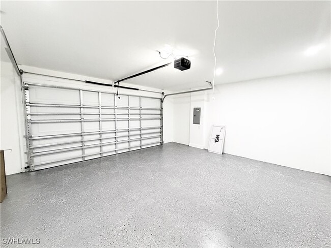 Building Photo - 852 Chipley St E