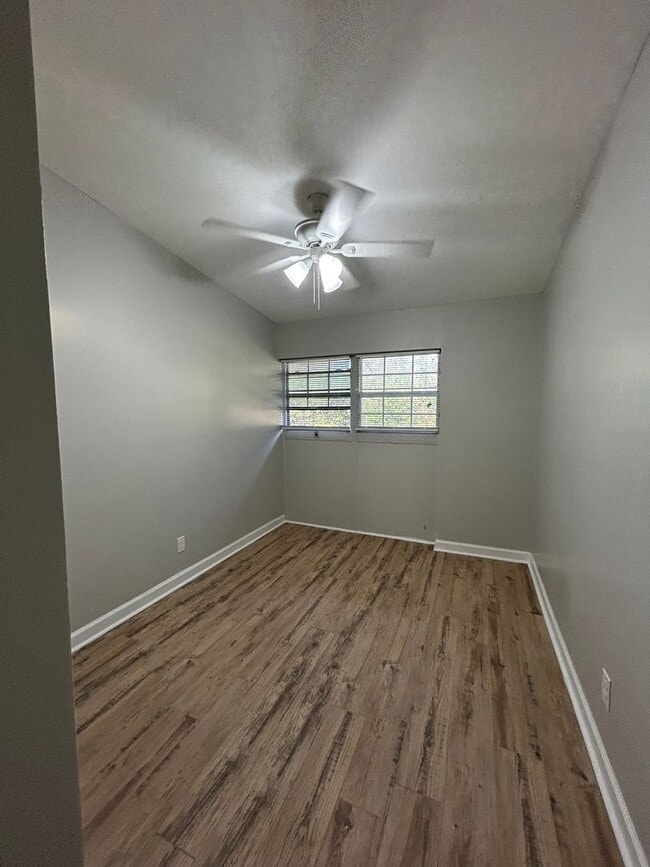 Building Photo - Move in now!