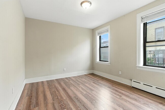 Building Photo - 217 44th St