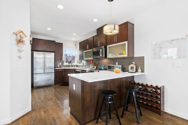 Building Photo - 3Bd/3Ba Seattle Townhome