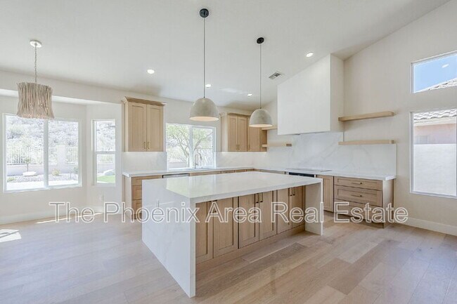 Building Photo - 1531 E Silverwood Dr