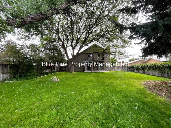 Building Photo - 1190 York Dr