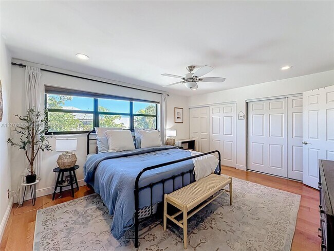 Building Photo - 2128 NE 9th Ave