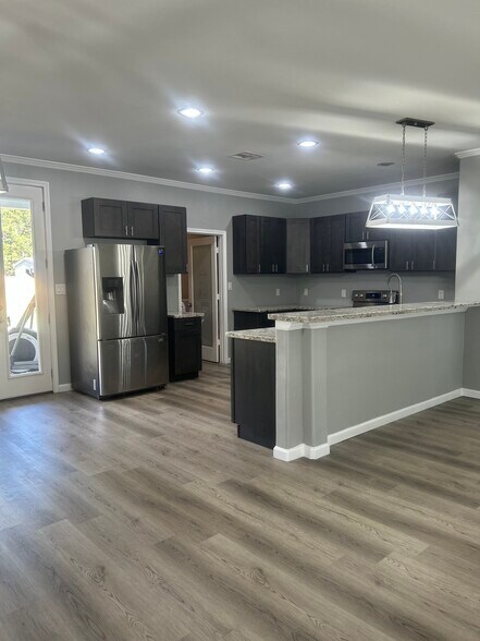 Building Photo - 6599 Johnson Ln